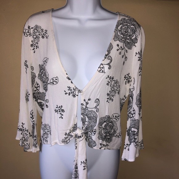 Black and white floral top - Picture 1 of 1